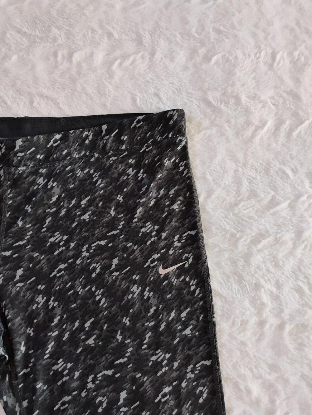 Nike Dri-Fit Black & Gray Pattern Capri Leggings